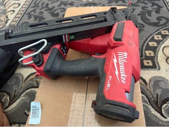 Milwaukee M18 FUEL 18-Volt Lithium-Ion Brushless Cordless Gen II 15-Gauge Angled Finish Nailer (Tool-Only