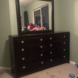 Free!! Dresser With Mirror 