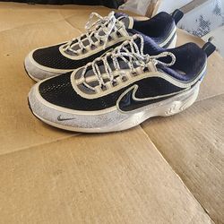 Nike Undefeated spiridon