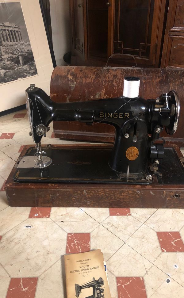 Vintage Singer 201-2 Sewing Machine, Many Extras, Excellent Condition