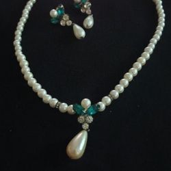 TEARDROP NECKLACE AND EARRING SET