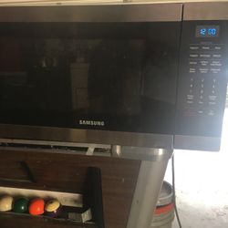 samsung microwave for parts or repair $25.00