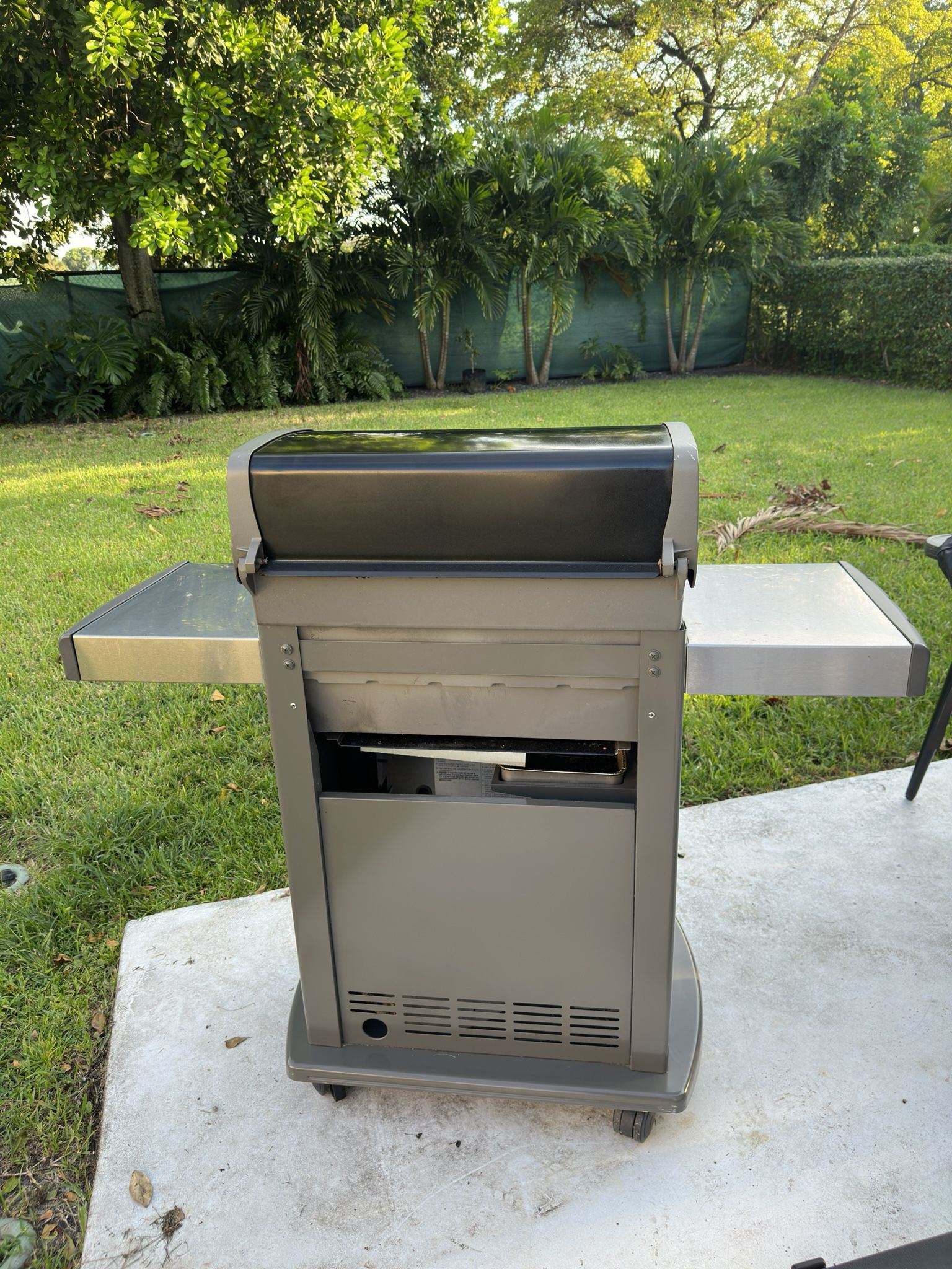 er Spirit E310 Grill for Sale in Pompano Beach, FL OfferUp