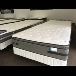 Queen bed pilo top can deliver