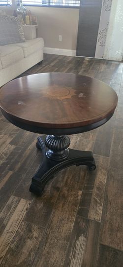 Side Table, 28" Round!SOLID WOOD
