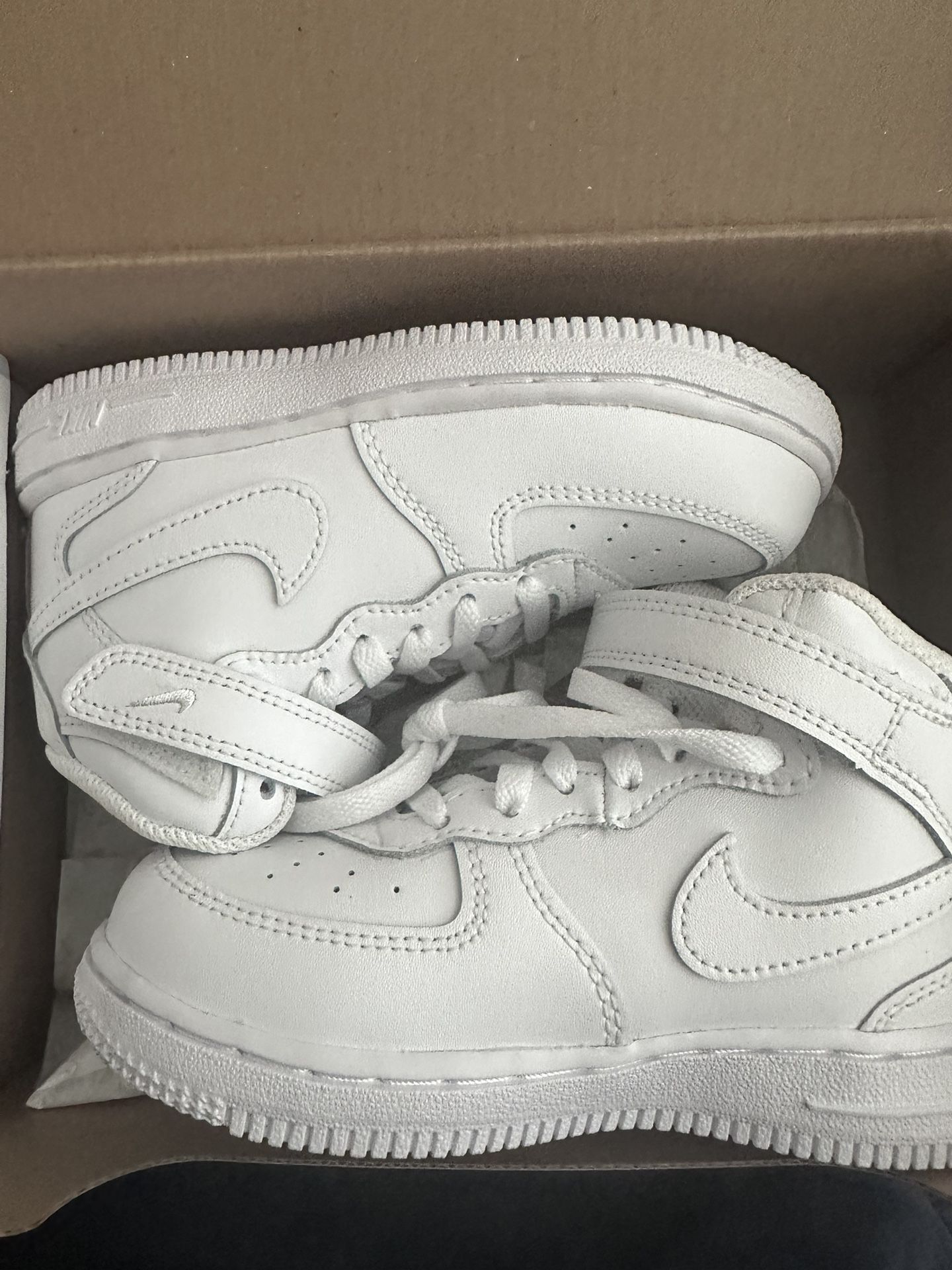 Force 1s Mid