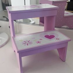 Kids Wooden Step Stool – $10  🩷 Cute Pink Princess Step Stool 🩷  Perfect for little ones to reach the bathroom sink, brush their teeth, wash their h