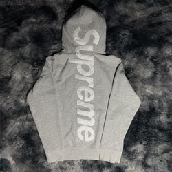 Supreme Hoodie (FIT SMALL)