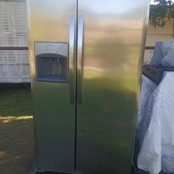 Frigidaire Refrigerator 