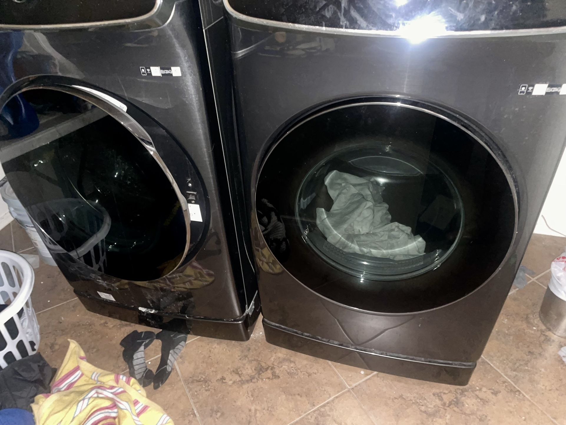 Samsung washer and dryer with pedestals