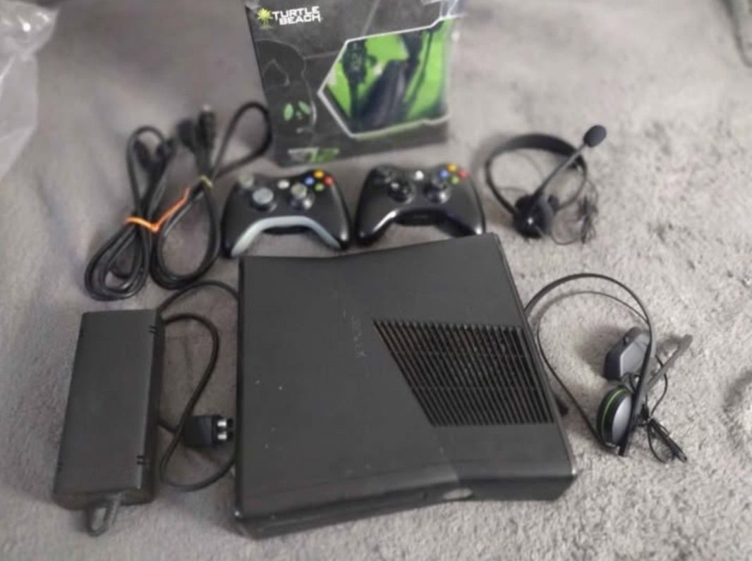 Xbox 360 S Console W/Free Turtle Beach Headset
