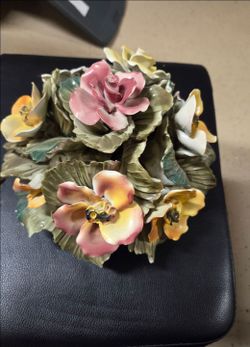 Capodimonte Floral piece