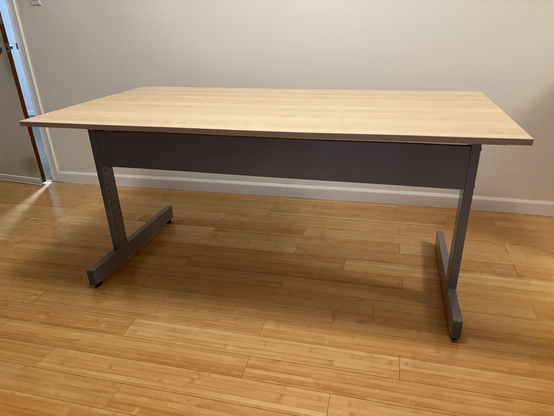 Free Desk!