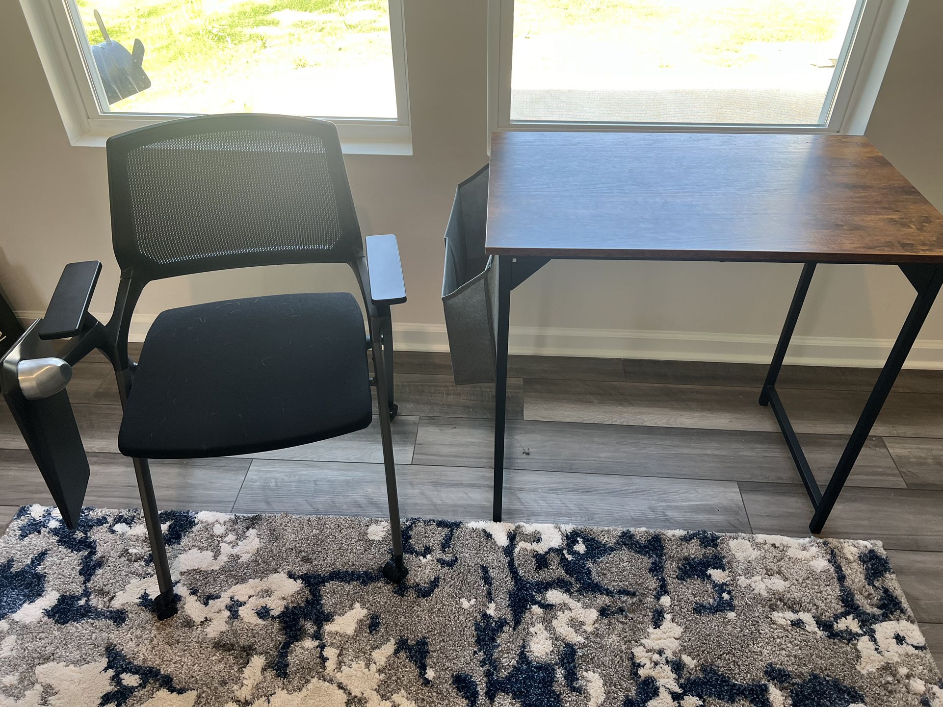 Small Desk And Chair Free