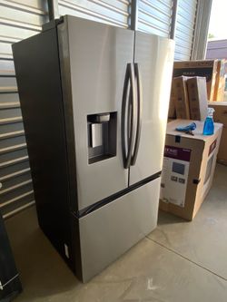 BRAND NEW Samsung 31 Cu. Ft. French Door Refrigerator - Multiple ice types