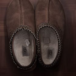 Uggs slippers