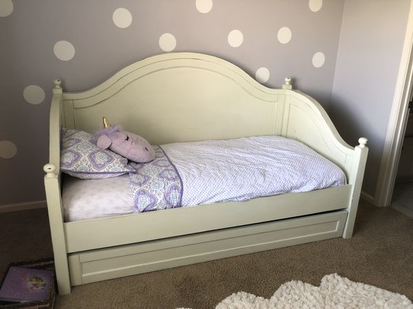 Pottery Barn Daybed With Trundle And Matching Dresser For In Pottery Barn Daybed With Trundle And Matching Dresser For In Gardner Ks Offerup