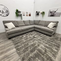 Living Spaces Sectional Couch - Free Delivery 