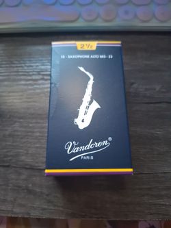Vandoren SR2125 Alto Sax Traditional Reeds Strength box of 9