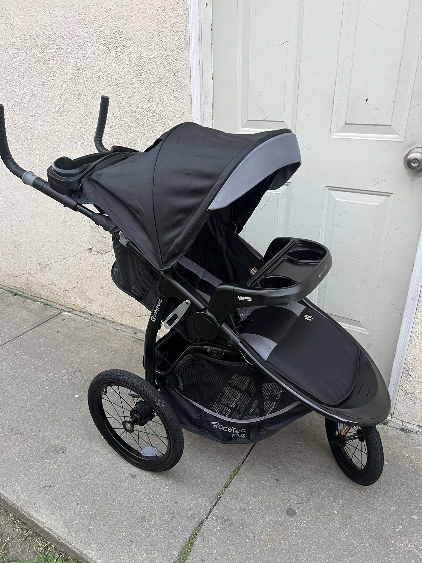 BABY TREND JOGGING STROLLER 