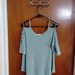 Ladies Small Looks Medium 