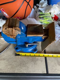 Bench vise