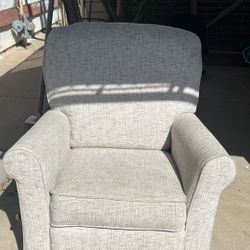 Used Chair With Built In Foot Rest