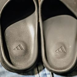 Yeezy Slides 11m
