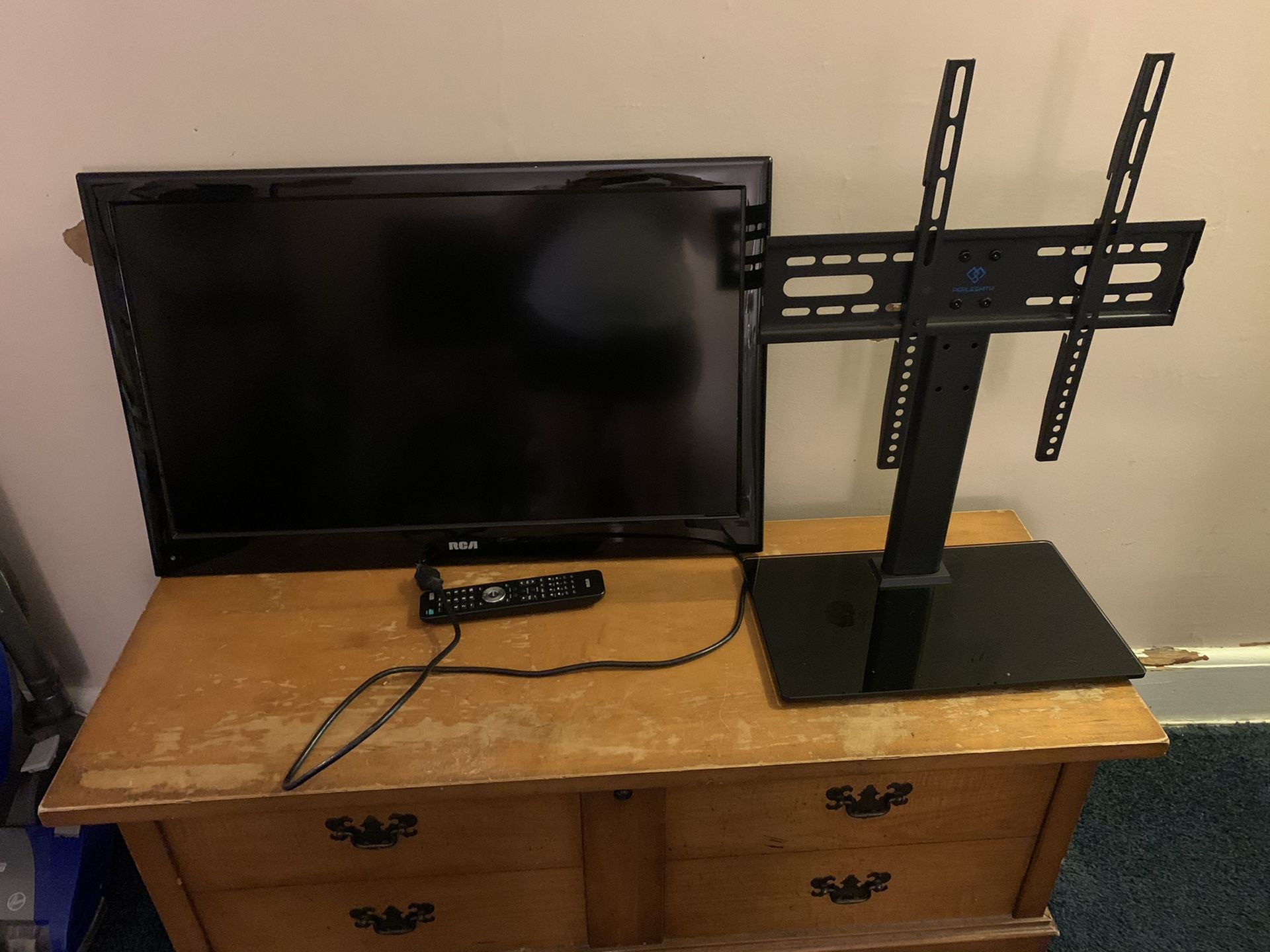 32 inch RCR Tv, remote and Tv Stand