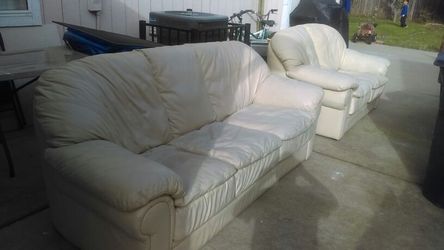 Old ugly super comfy sofa set must pick up $40.