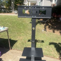 Adjustable TV mount