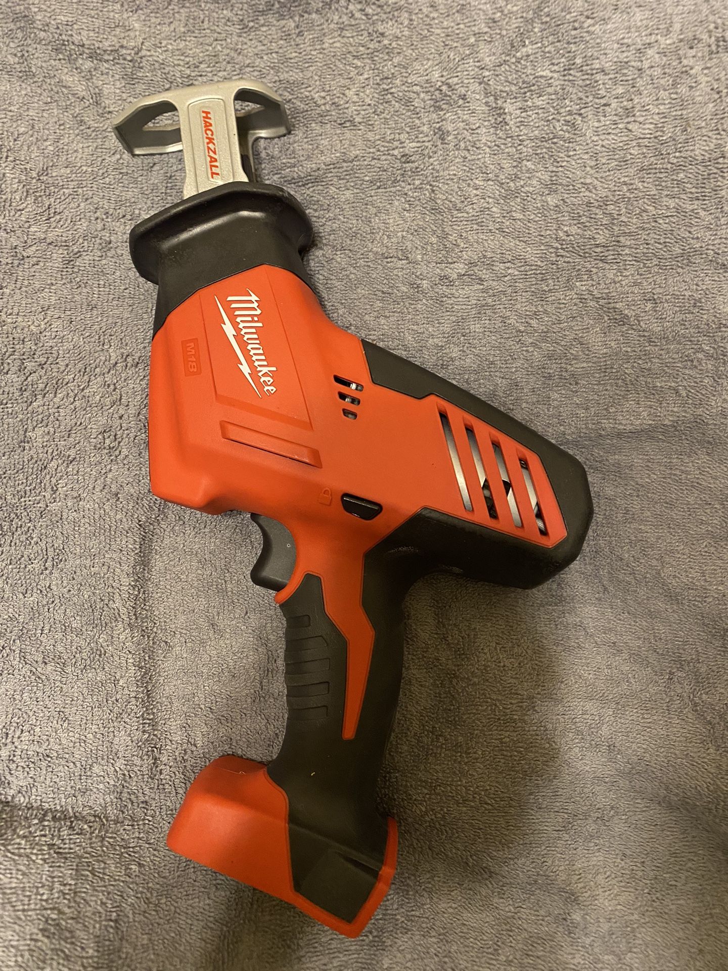 Milwaukee Hackzall 2625-20 + 2.0 CP Battery