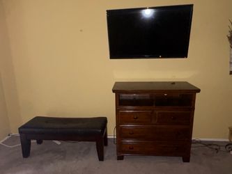 Tv dresser seat