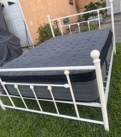 Full size bed with mattress