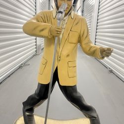 Elvis Presley statue Stand 