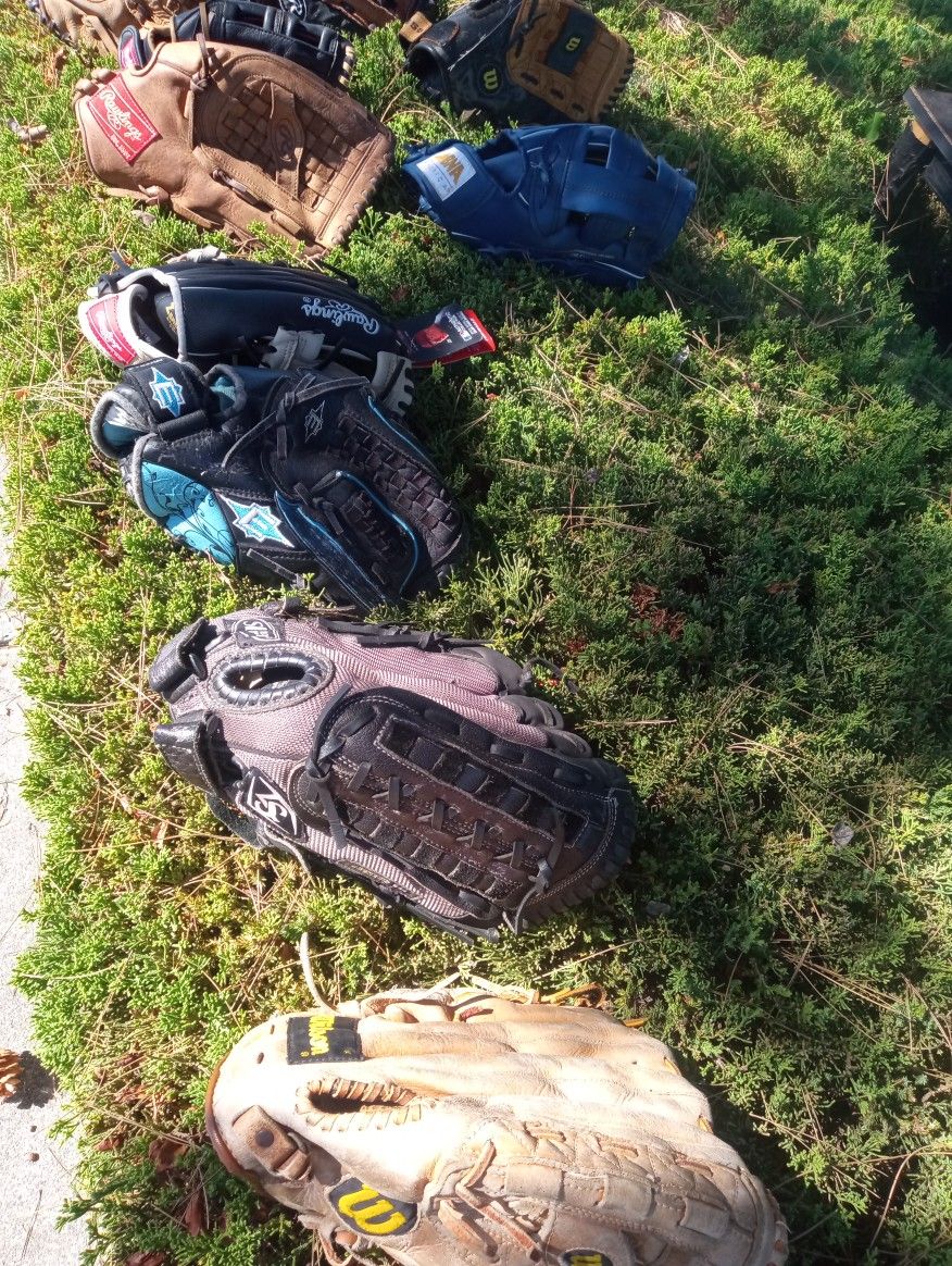 BASEBALL ⚾ HIGH PERFORMANCE GLOVE GLOVES ! only 80 Each Betta Hurry!