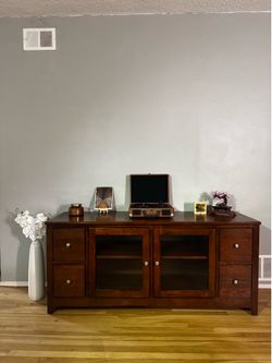Solid Wood Entertainment Console / TV Stand – Excellent Condition