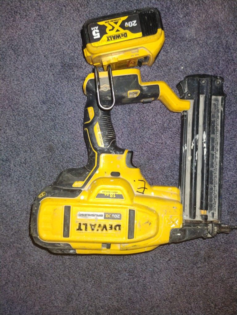 DeWalt XR 18 Gauge Brad Nailer And 5ah Battery