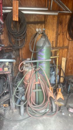 Torches tanks hoses gages