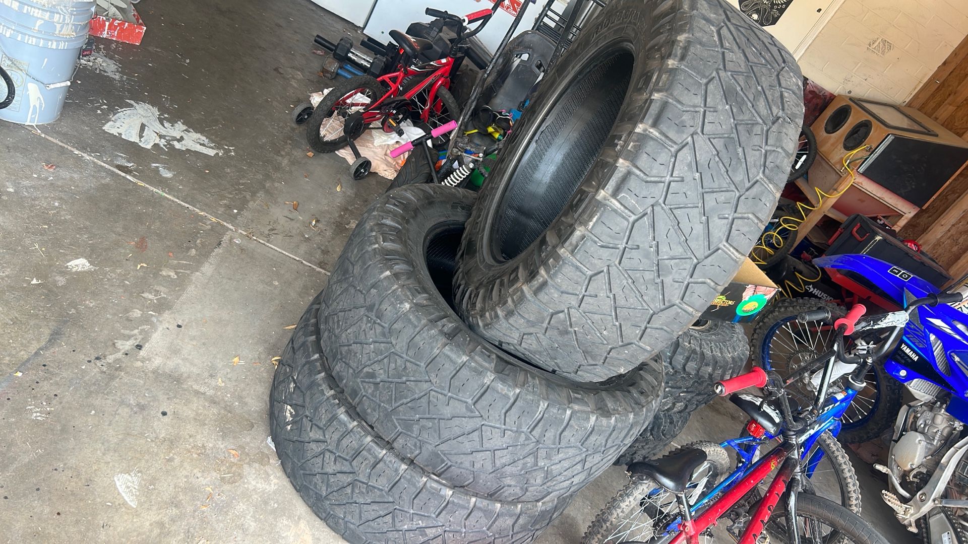 3. 35/12.50 12 P.r. Tires