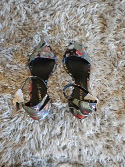 Madden Girl Bella Floral size 7