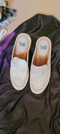 Shoes Sofft Like New, Size 6M Leather out and Insoles Too.