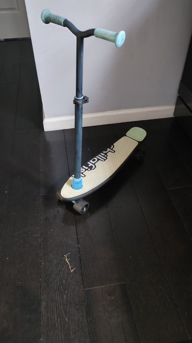 Uitrusten lijden bijnaam Chillafish Customizable Training Skateboard and Lean-to-Steer scooter with  Detachable Stability Handlebar for Sale in Paramus, NJ - OfferUp