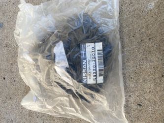 08-10 Nissan Rouge Strut Mount