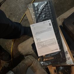 Amazon Basics New WIRELESs Keyboard And Mouse 