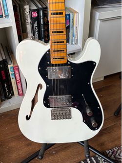 Squier Classic Vibe '70s Telecaster Thinline electric guitar by Fender