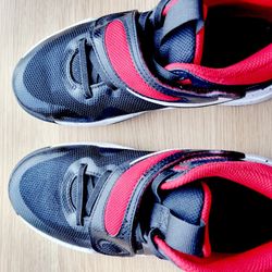 Boys NIKE Basketball Shoes 