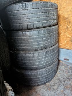 4ππππ 275/65R20 Tires