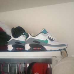 WOMENS 6, 5 YOUTH 