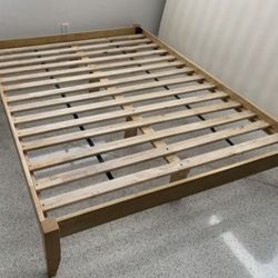 Great Queen Mattress With Solid Wood Bed Platform